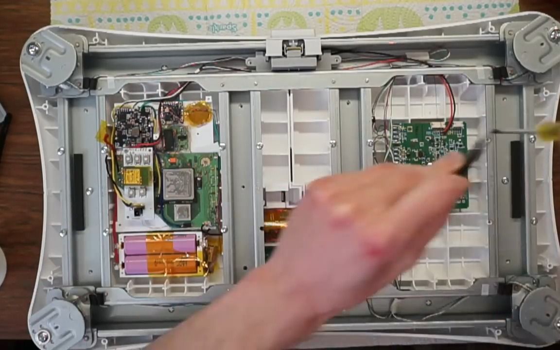 搬运【我把Wii放在Wii Fit板里 】I Put A Wii In A Wii Fit Board