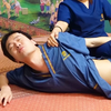 解压泰式按摩，揉踩拉掰样样来，头肩颈背腿放松，舒坦