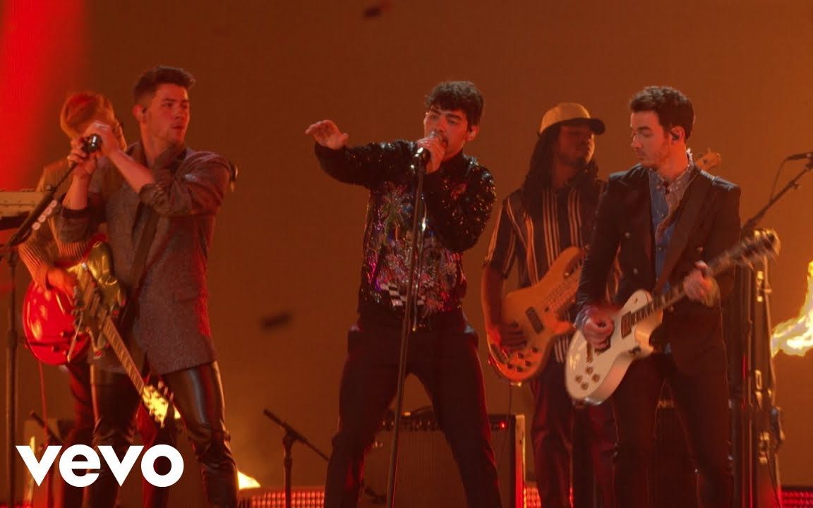 【今年最佳现场】三乔 Jonas Brothers 串烧乐队热单 Suckr 小乔热单 Jealous 和DNCE 热单 Cake By