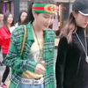 偶遇赵本山闺女小球球吖 ，不仅时尚靓丽，潮妞一个，而且一直笑的很开朗，看着舒心。哈哈哈