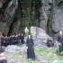震撼又美丽的挪威葬礼祭歌！由挪威女歌手Aurora与民间歌唱团体Wardruna演唱