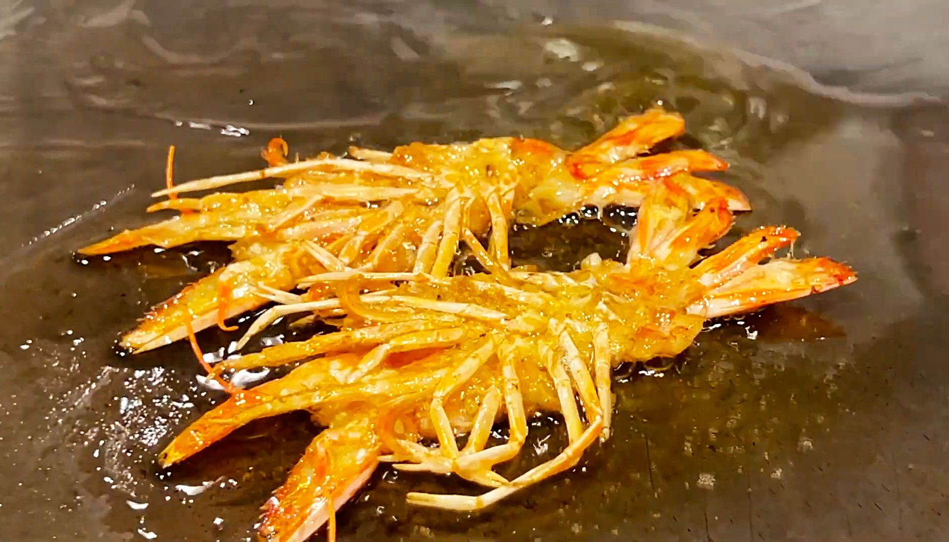 铁板烧餐厅内的顶级煎虾秀，将原本平淡无奇的虾，推上了新的高度