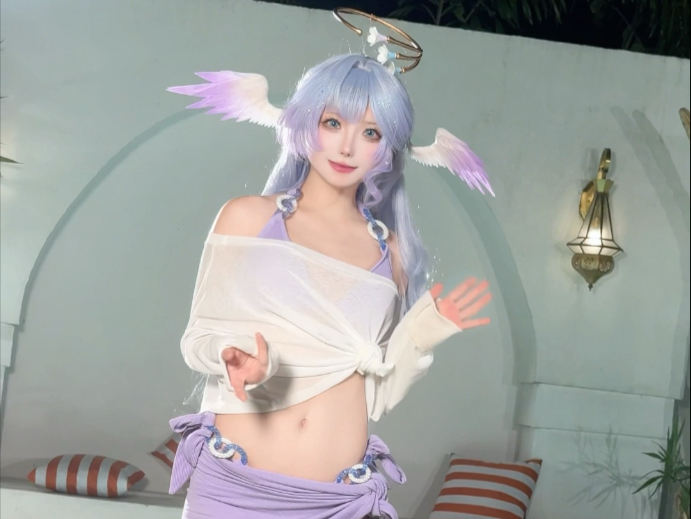 Ms. Mockingbird's wineglass legs.