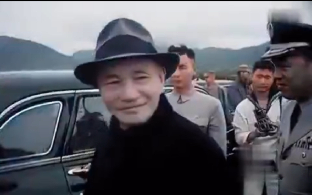 蒋介石1960年观看美蒋两军联合军演的真实影像，近六万人参加