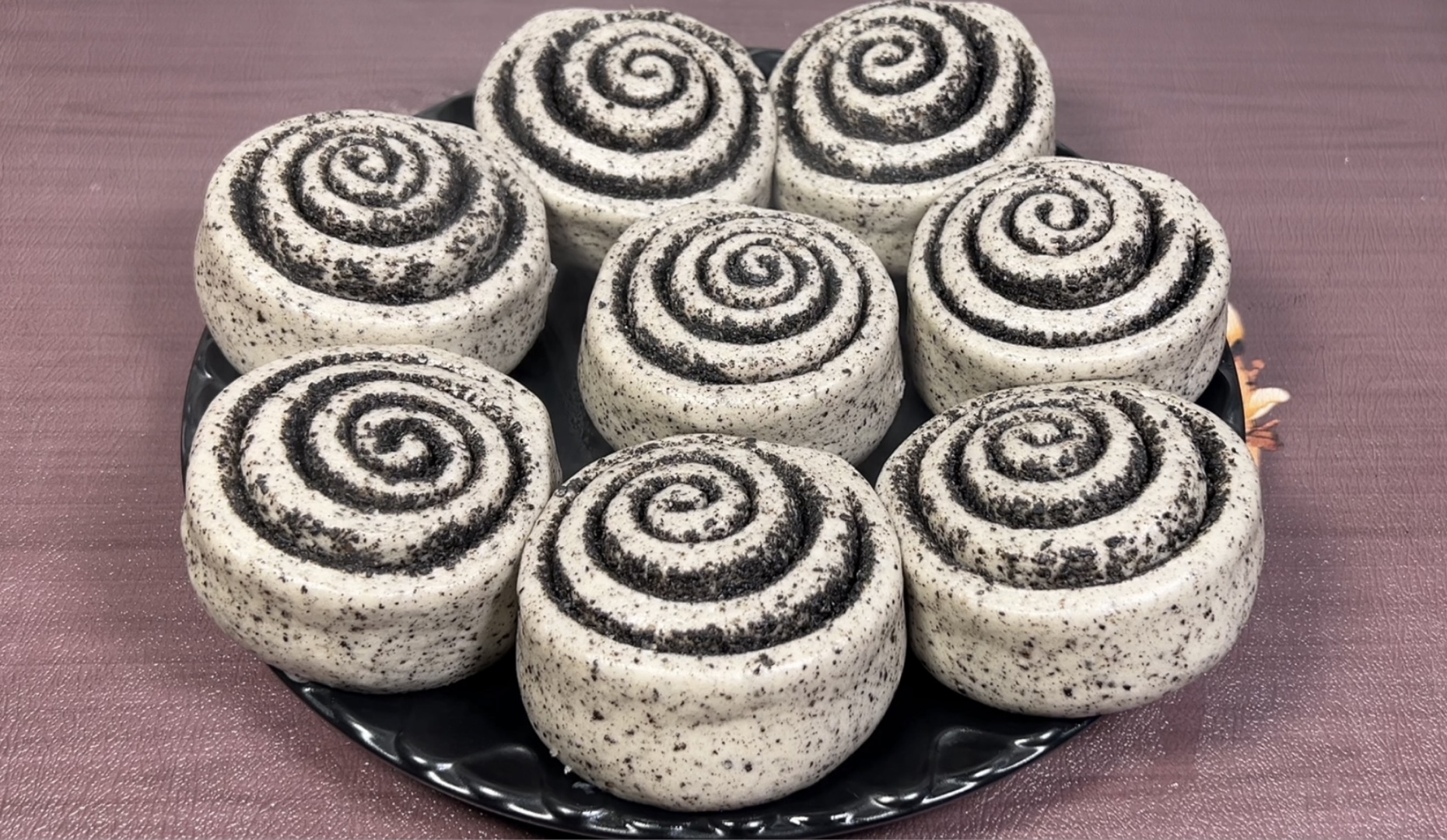 黑芝麻花卷：松软香甜，浓浓的芝麻香，简单好吃又营养