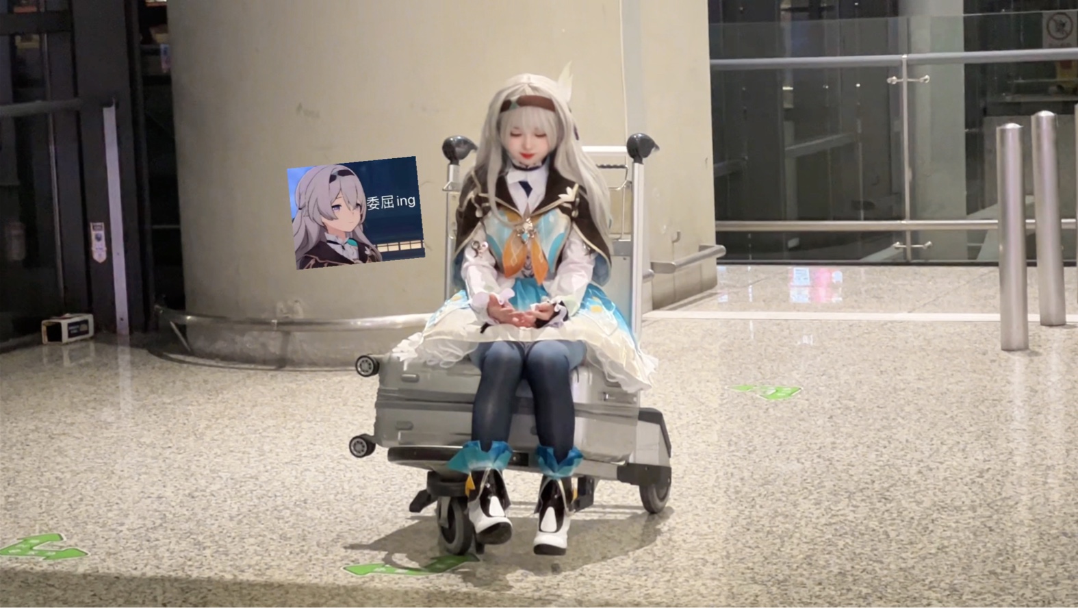 What happens when you encounter airplane delays qwq What happens when you temporarily wear a cosplay to the airport?