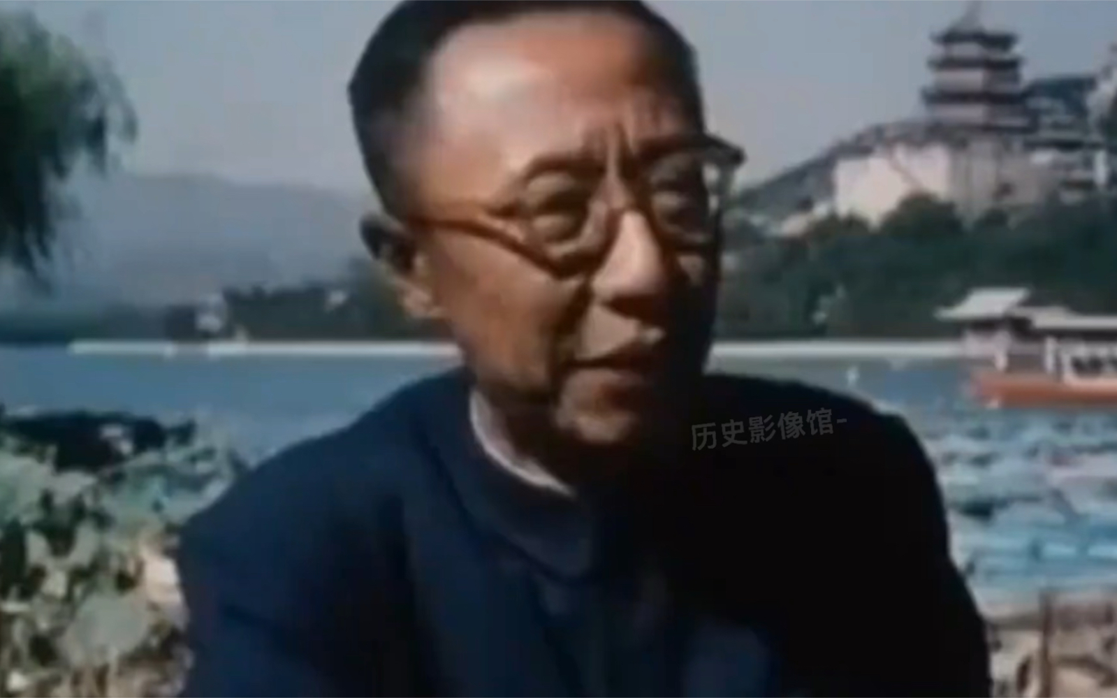 1965年溥仪一家人去颐和园游玩的真实影像，曾经是自己的后花园