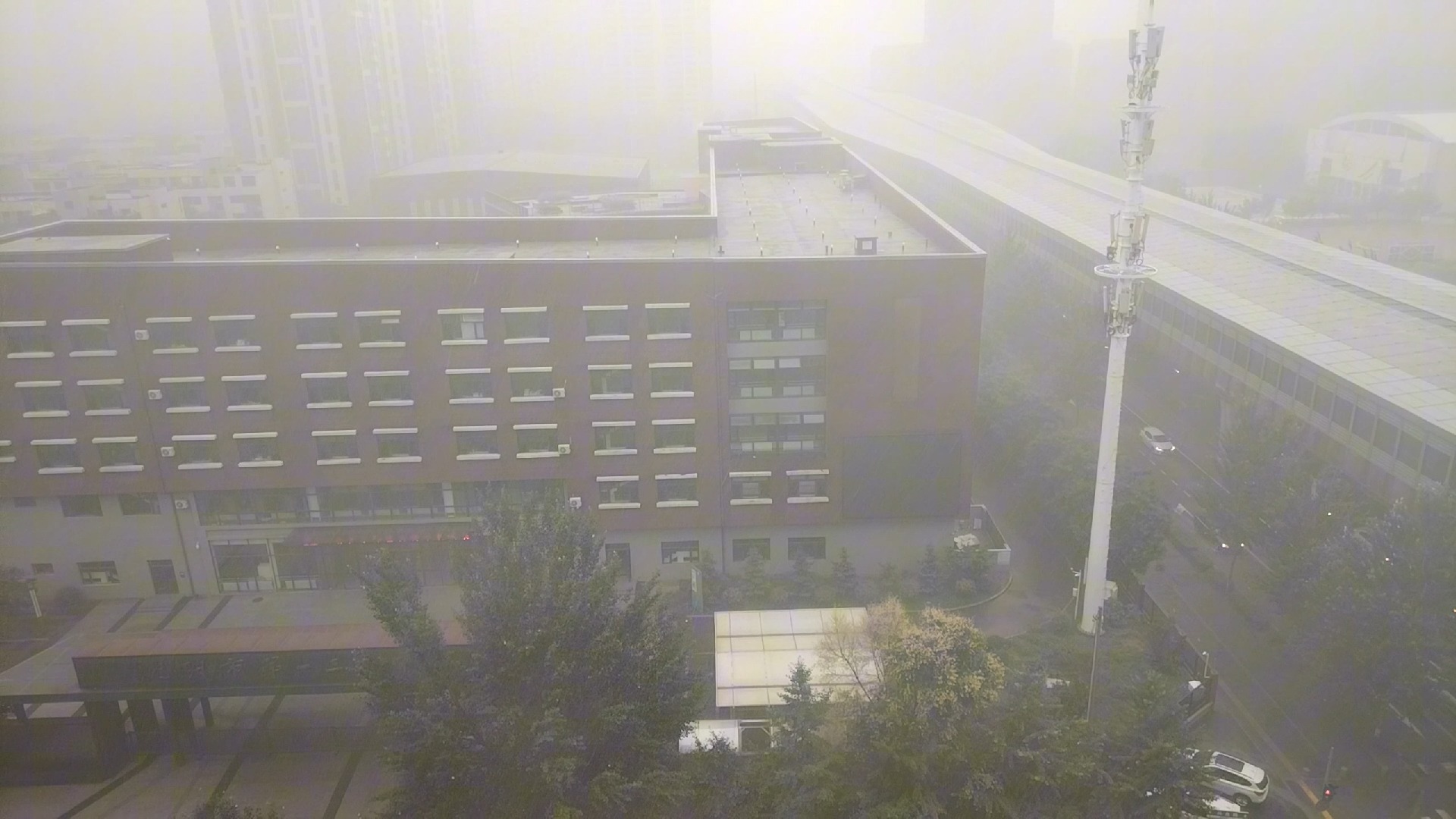 沈阳某地出现大雨天气1