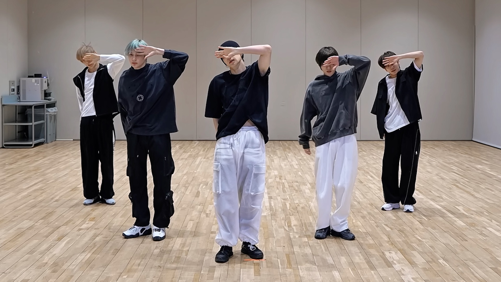 【4K镜面】TXT - Deja Vu 练习室 分段循环 节拍器/伴奏版 直拍 画放大 替音轨♡扒舞专用