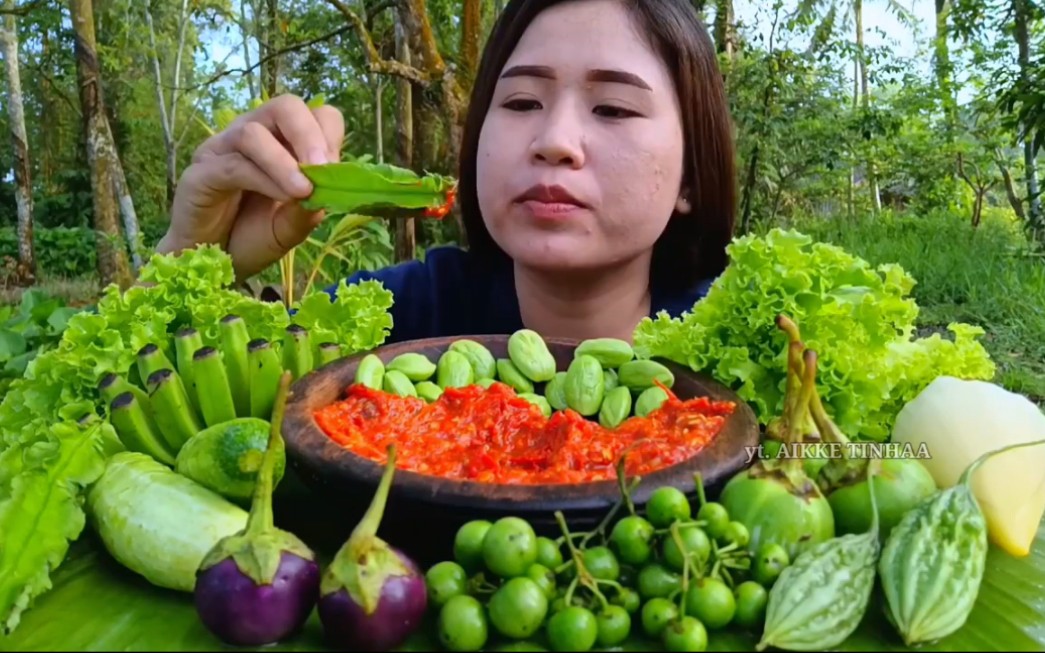 泰国吃播 蔬菜蘸辣酱