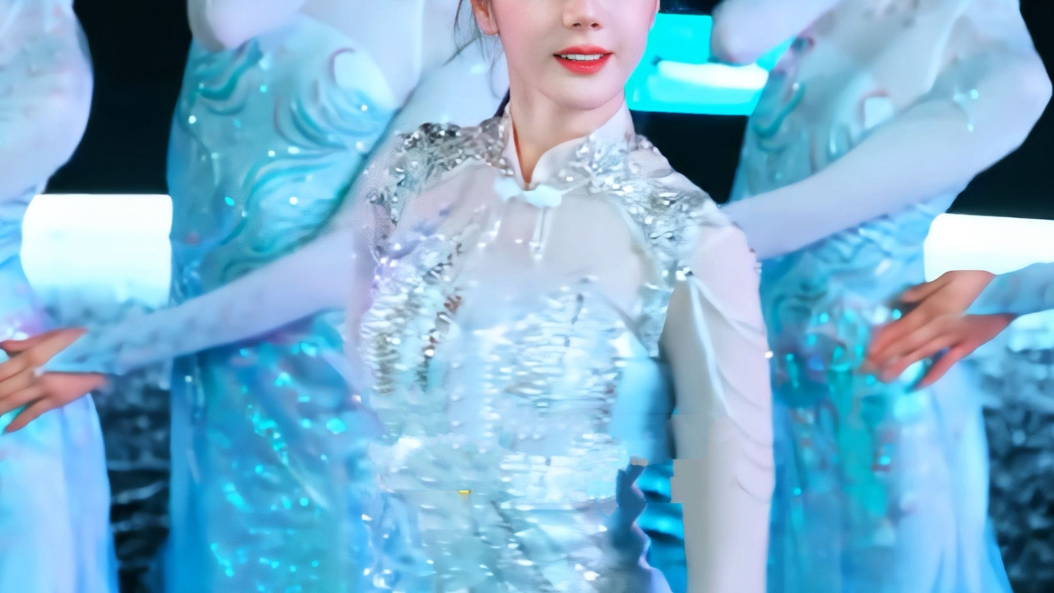 天哪每年舞台都出圈，这姐四登春晚没一个无效镜头！