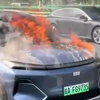 4 月 24 日 , 安 徽 合 肥 北 二 环 , 国 产 吉 利 银 河 E8 电 车 自 燃