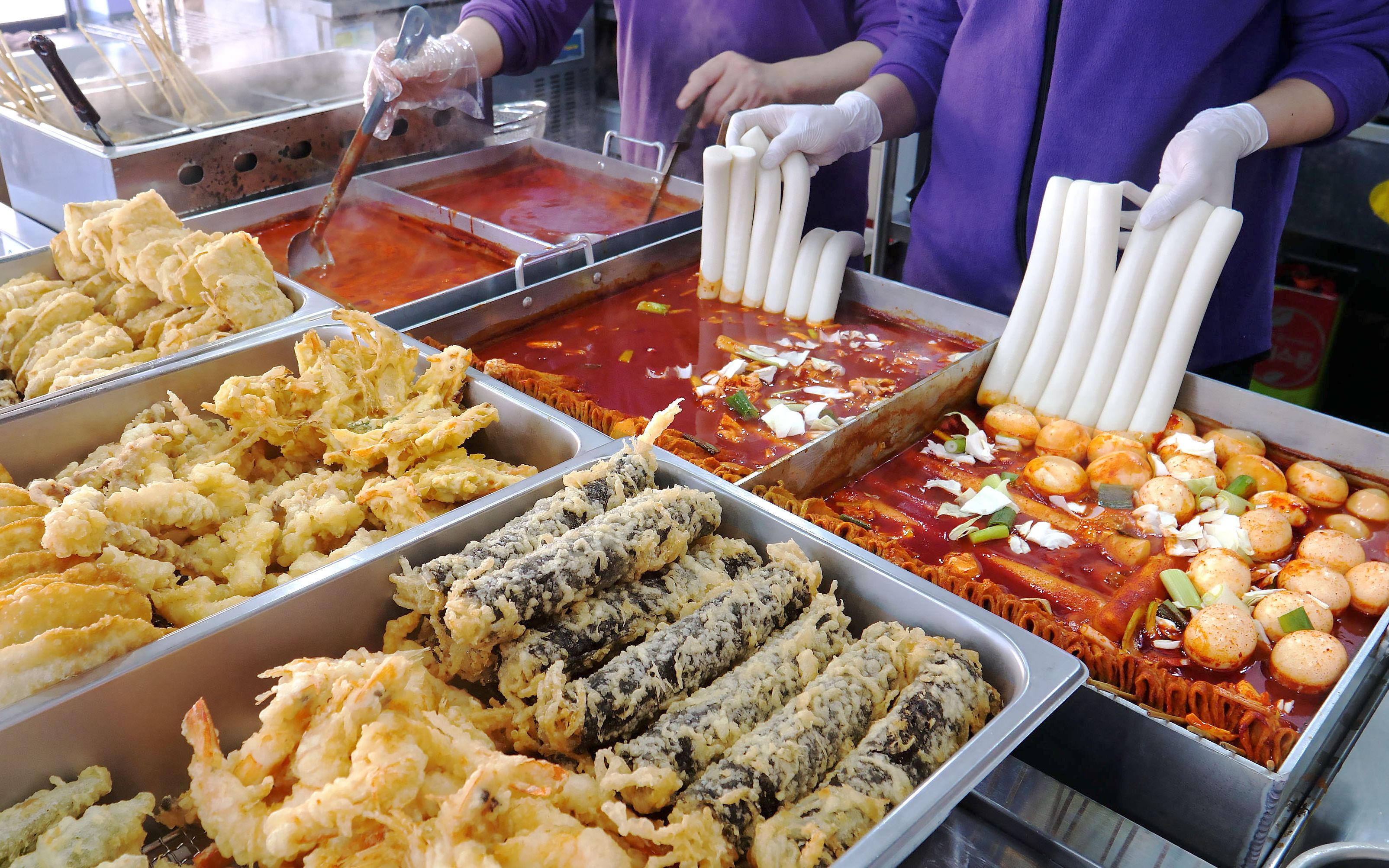 【韩国街头美食】深受食客喜欢的小吃店，有煎饺、炸年糕、关东煮~