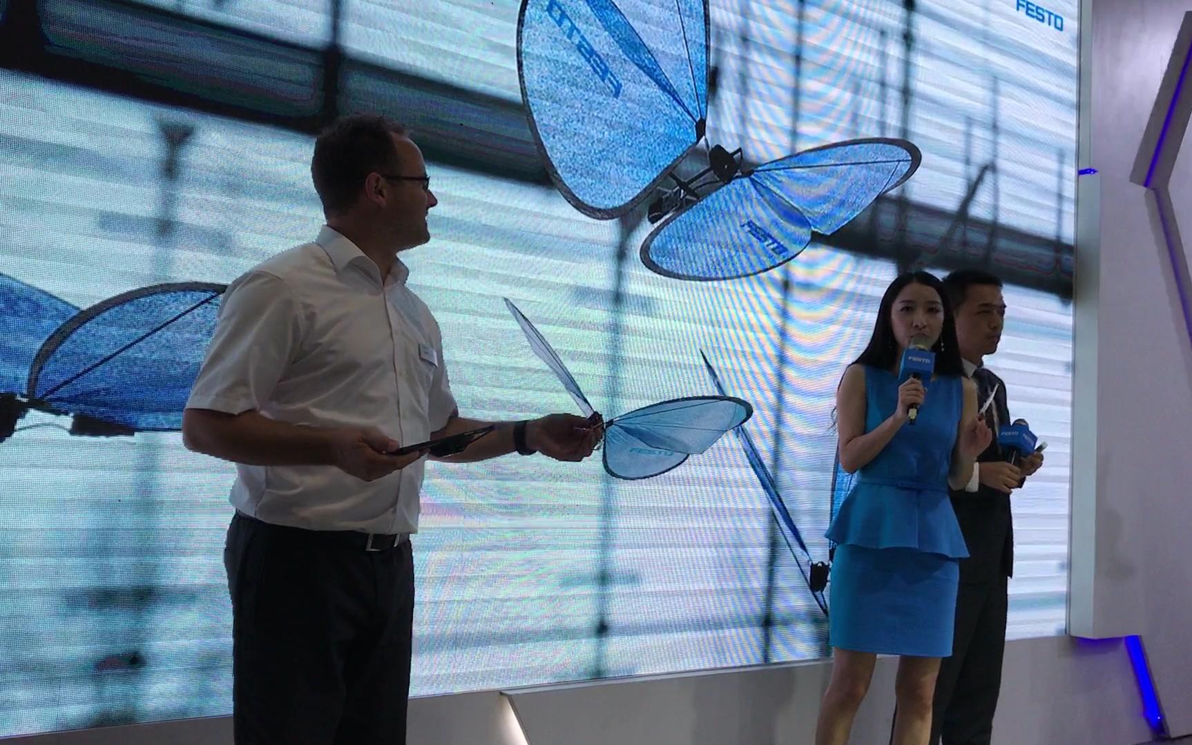 【中国国际工业博览会】来自德国团队的飞行机器人——仿生蝴蝶，被美到了哈哈哈~