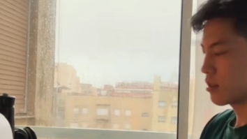 健硕帅哥弹琴 4.30