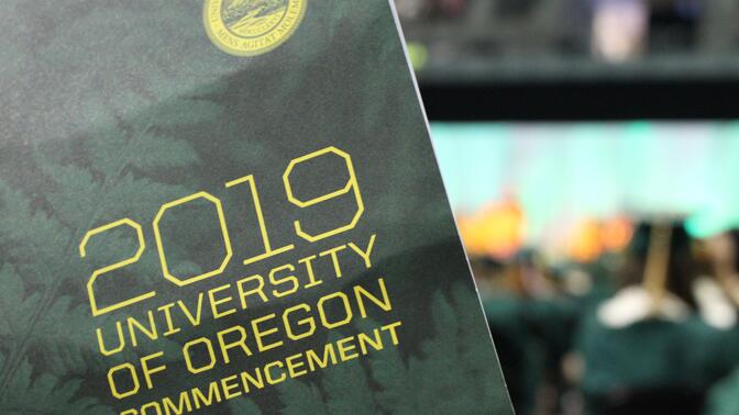 俄勒冈大学线下2019毕业典礼 | 简直就是欢乐的万人蹦迪啊 | University of Oregon