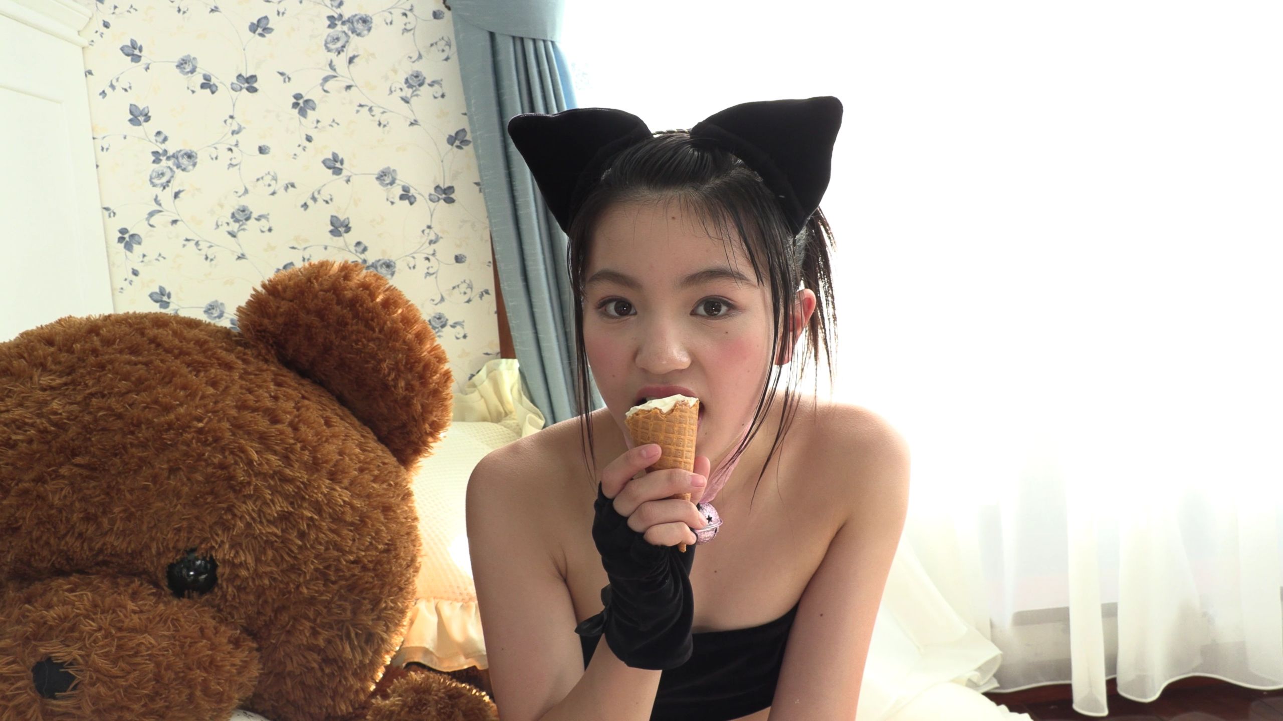 Hyuga Tamaki Eating an Ice Cream [4K Quality]