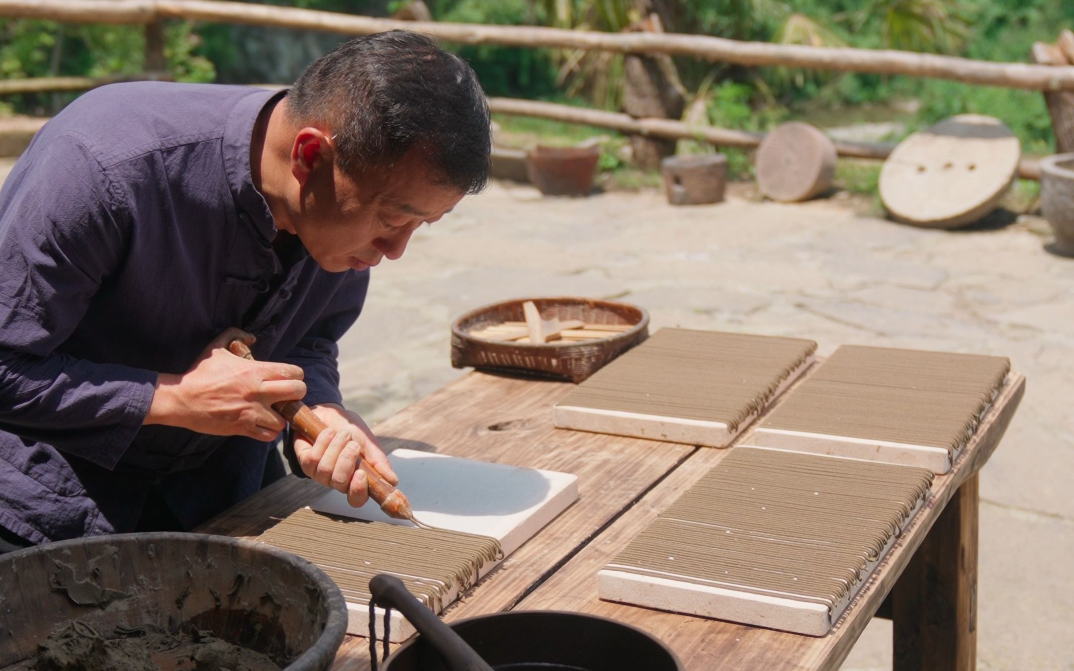 扎染工艺，是传统的手工染色技艺之一，在我国有着1500多年的历史。-彭南科-彭南科-哔哩哔哩视频
