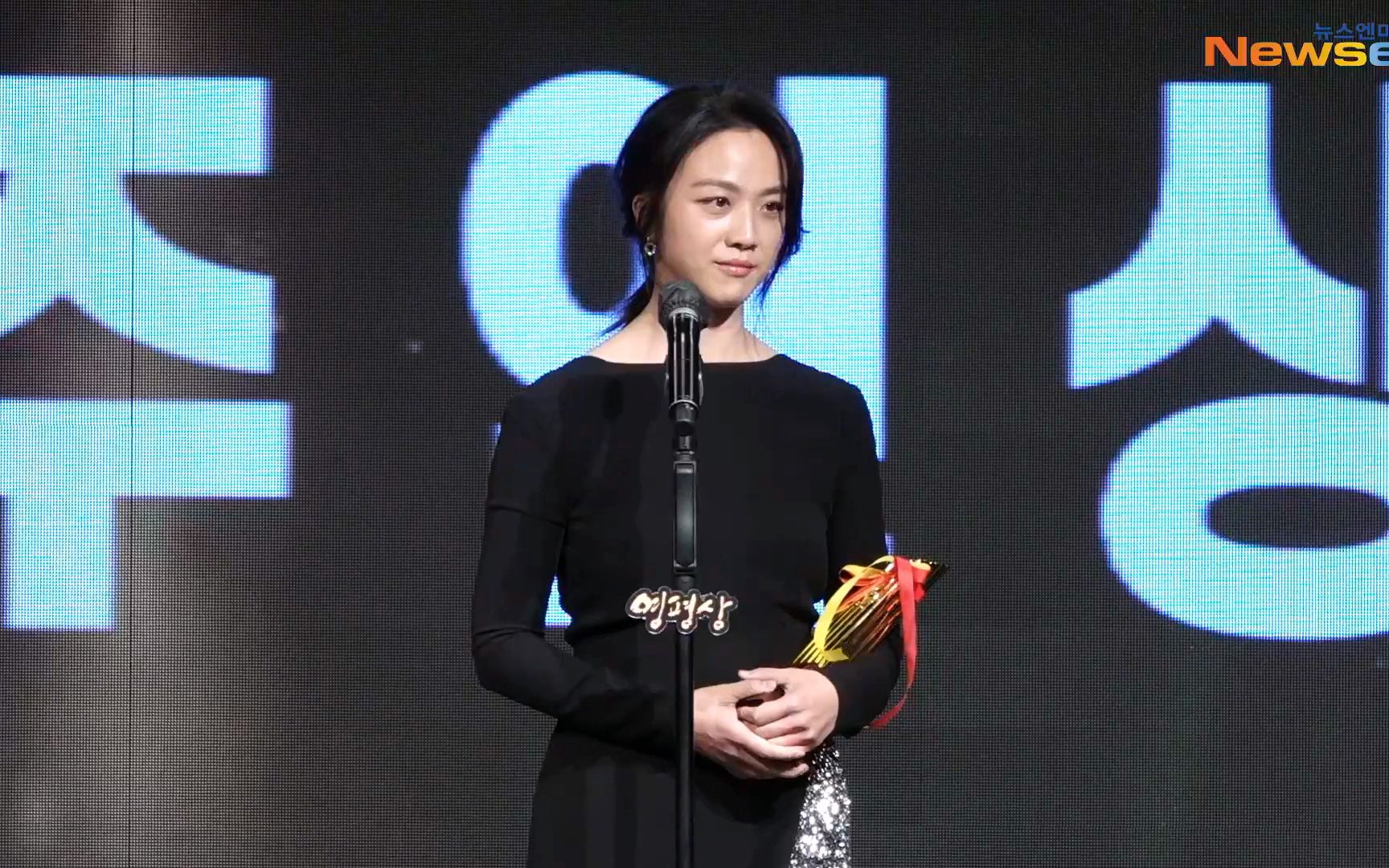 汤唯 - 第42届韩国影评奖最佳女主角 - 「分手的决心」