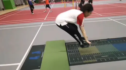 中考体育立定跳远练习