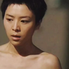 小鬼子太可恶了，既然让美女自己脱掉衣服