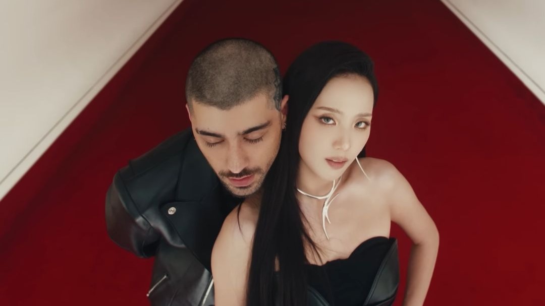 JISOO+ZAYN合作曲EYES CLOSED MV公开