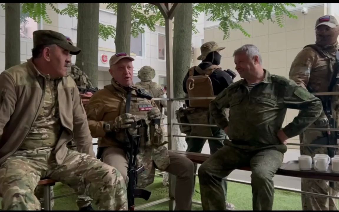 普里戈津出现在南部军区总部大楼