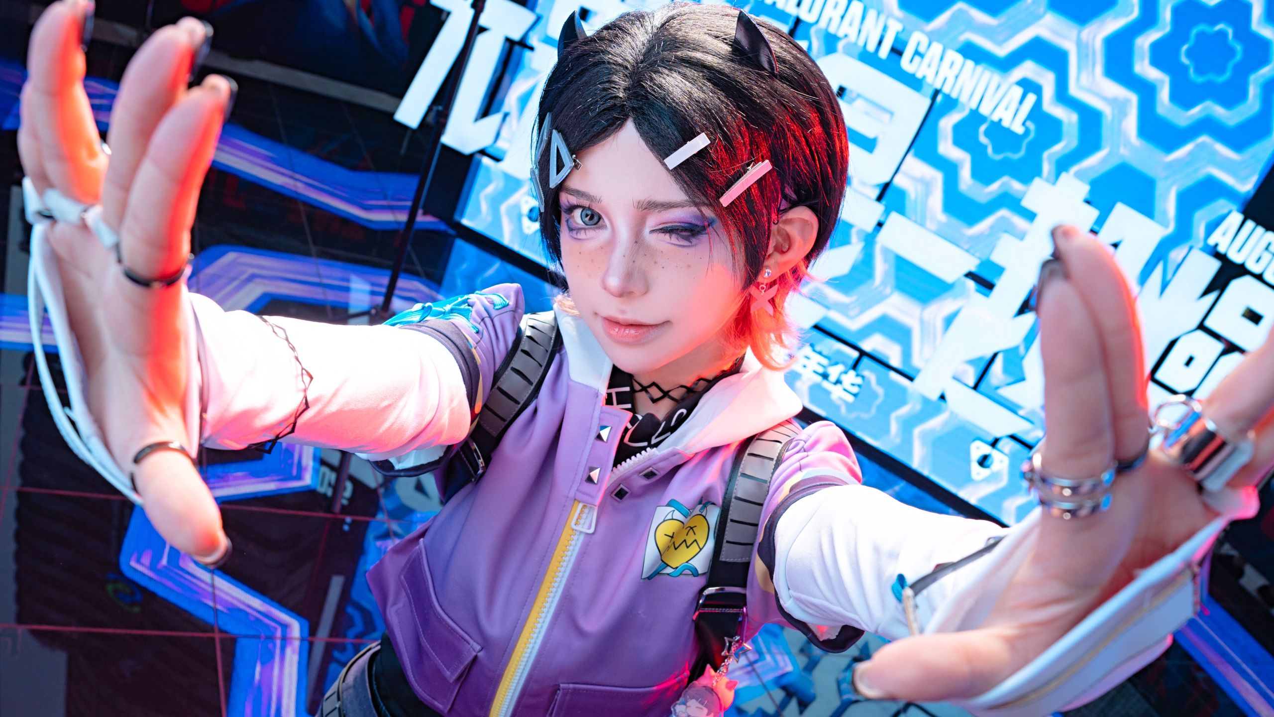 Don't open your mouth! This street is full of our own people! [Wally Wally Vlogging]