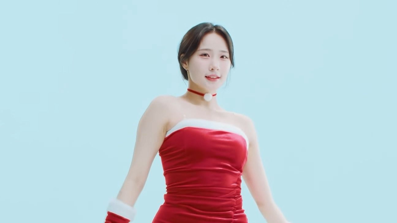 Jung In LALALILALA 23 Christmas Clothes