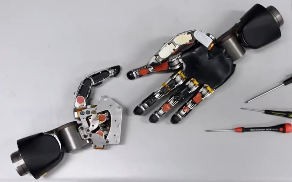 仿生机械手Bionic hand在生活中的应用，灵活的操作控制使得机械手在假肢上得到认可，帮助更多的人再生双手