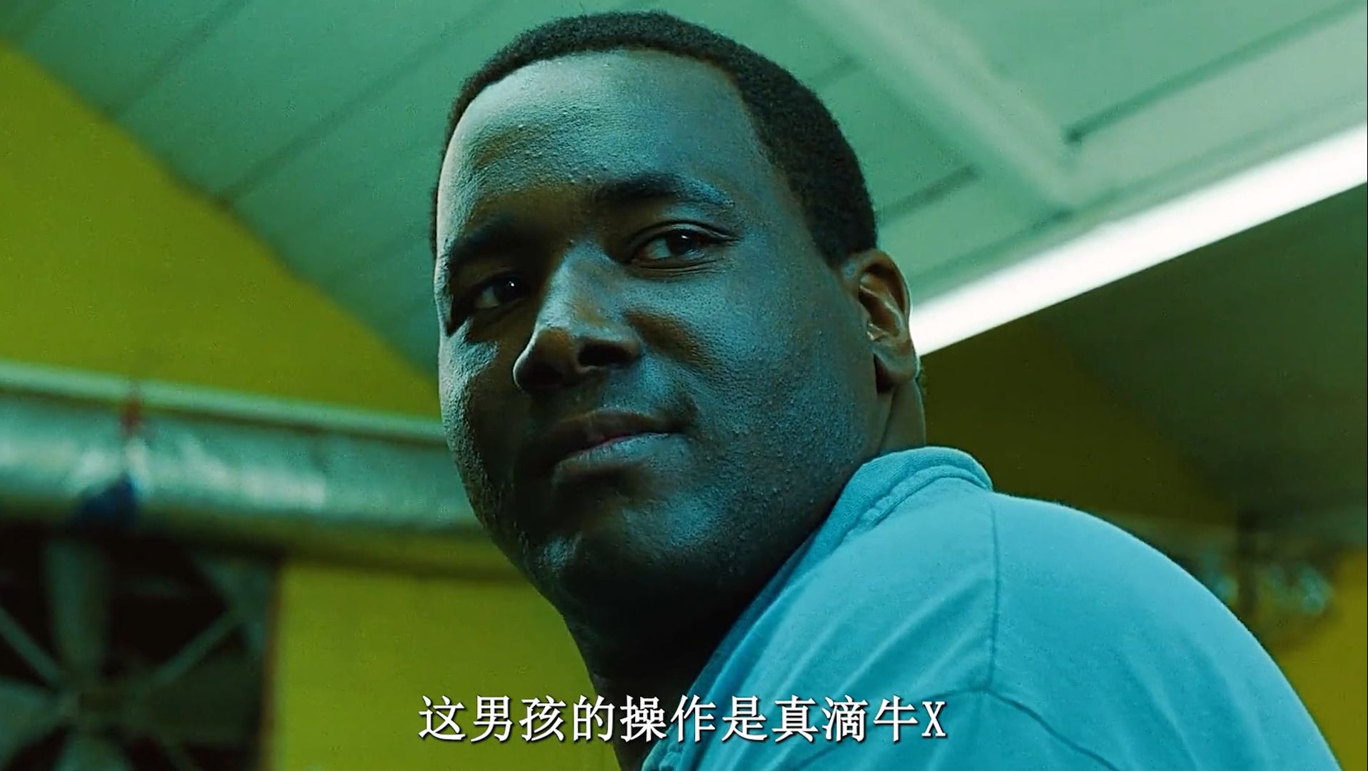 趁别人不注意，他将自己的衣服扔进别人洗衣机，就这样连一块肥皂都不用用《弱点》