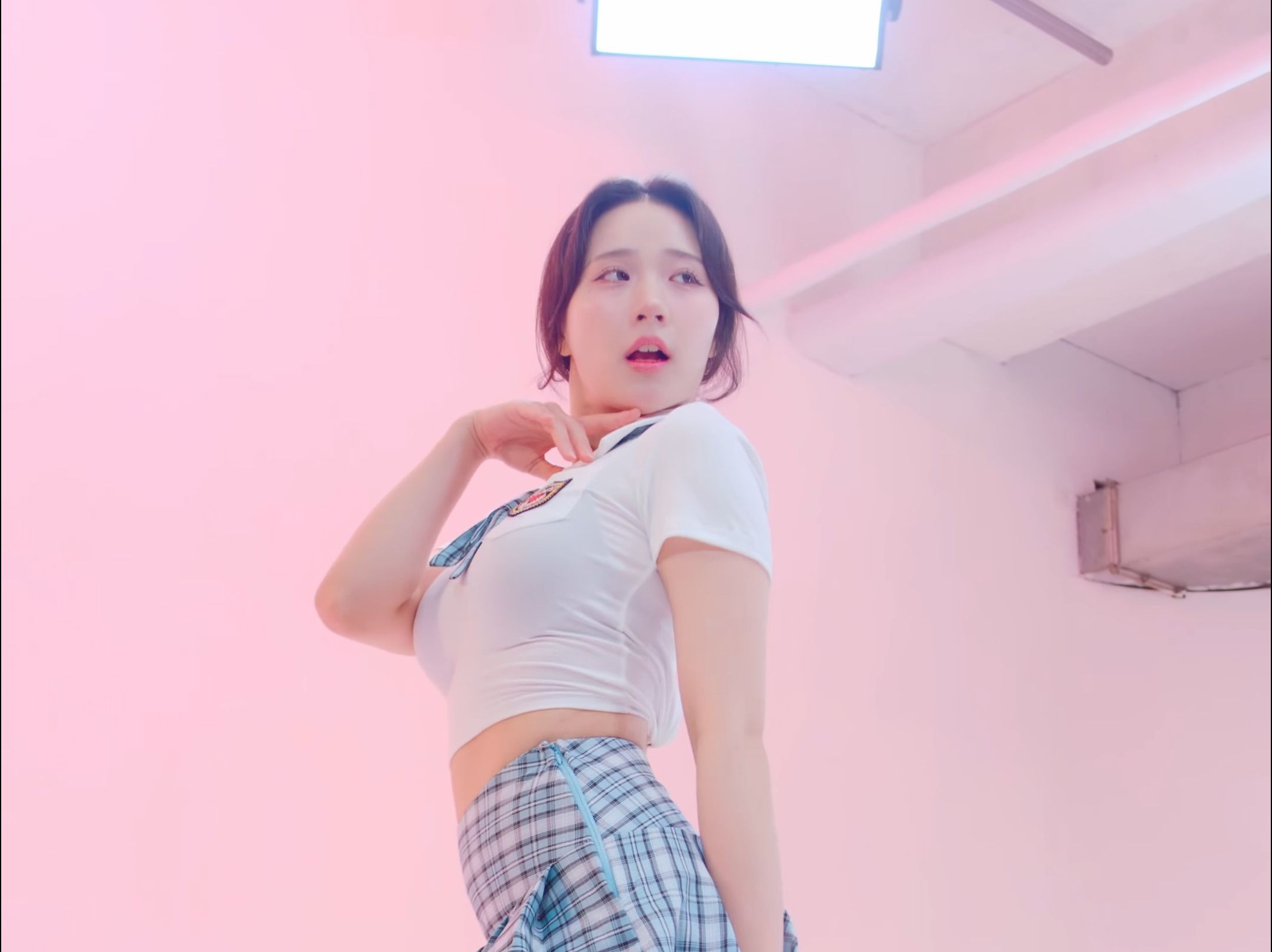 Jung In, Sticky Sticky, student uniform, side view