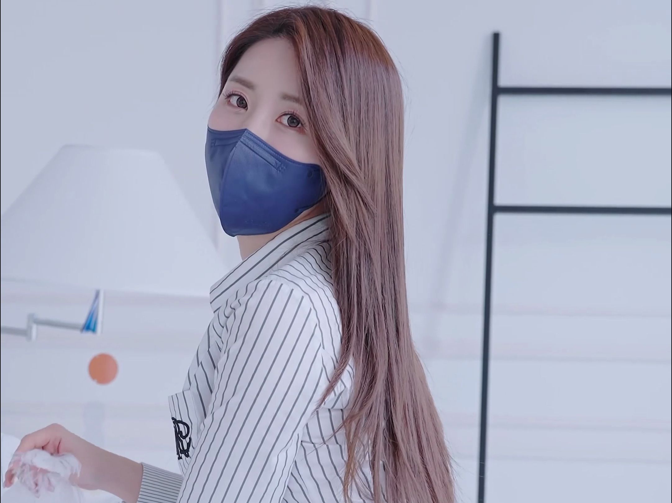 Miss Rose's airy and elegant outfit