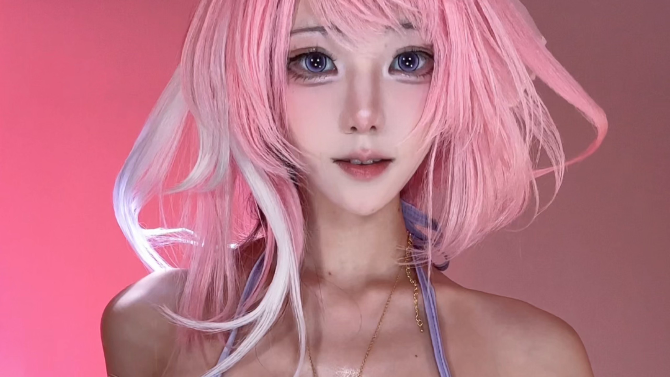 粉色头发的可爱女孩