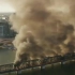 宛如地狱！美国一运有化学品列车脱轨燃起大火：压塌铁路桥