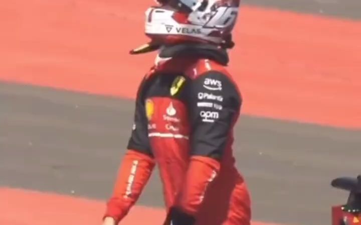 【F1】勒克莱尔退赛后，马修一直在安慰他