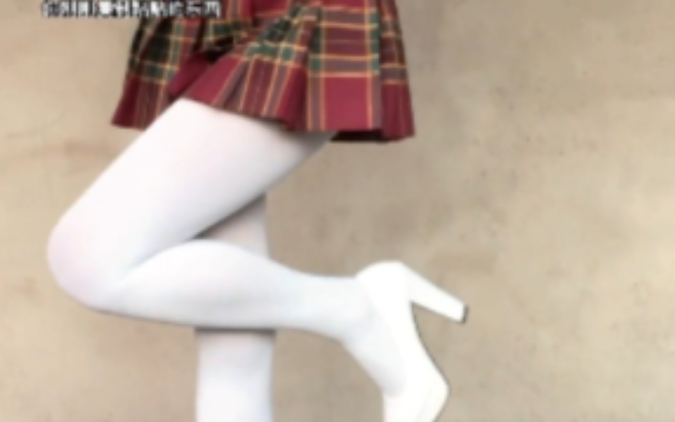 You can always trust white cotton pants.