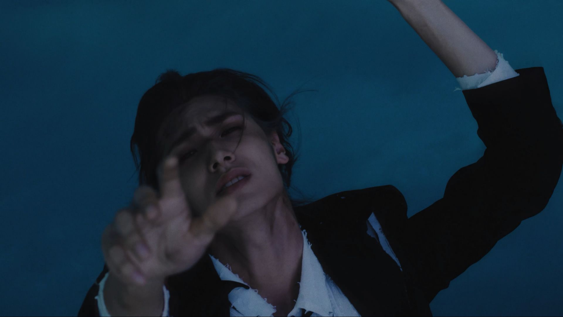 【Xdinary Heroes】 "Night before the end" M/V