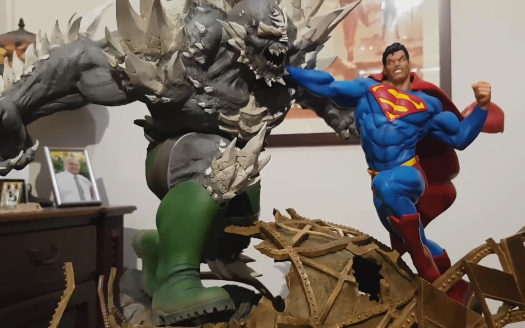 iron- studios 超人vs世界末日