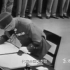 74年前，日本在投降书上签字的影像