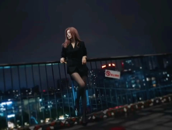 白鹿丝袜大长腿配红发真的美