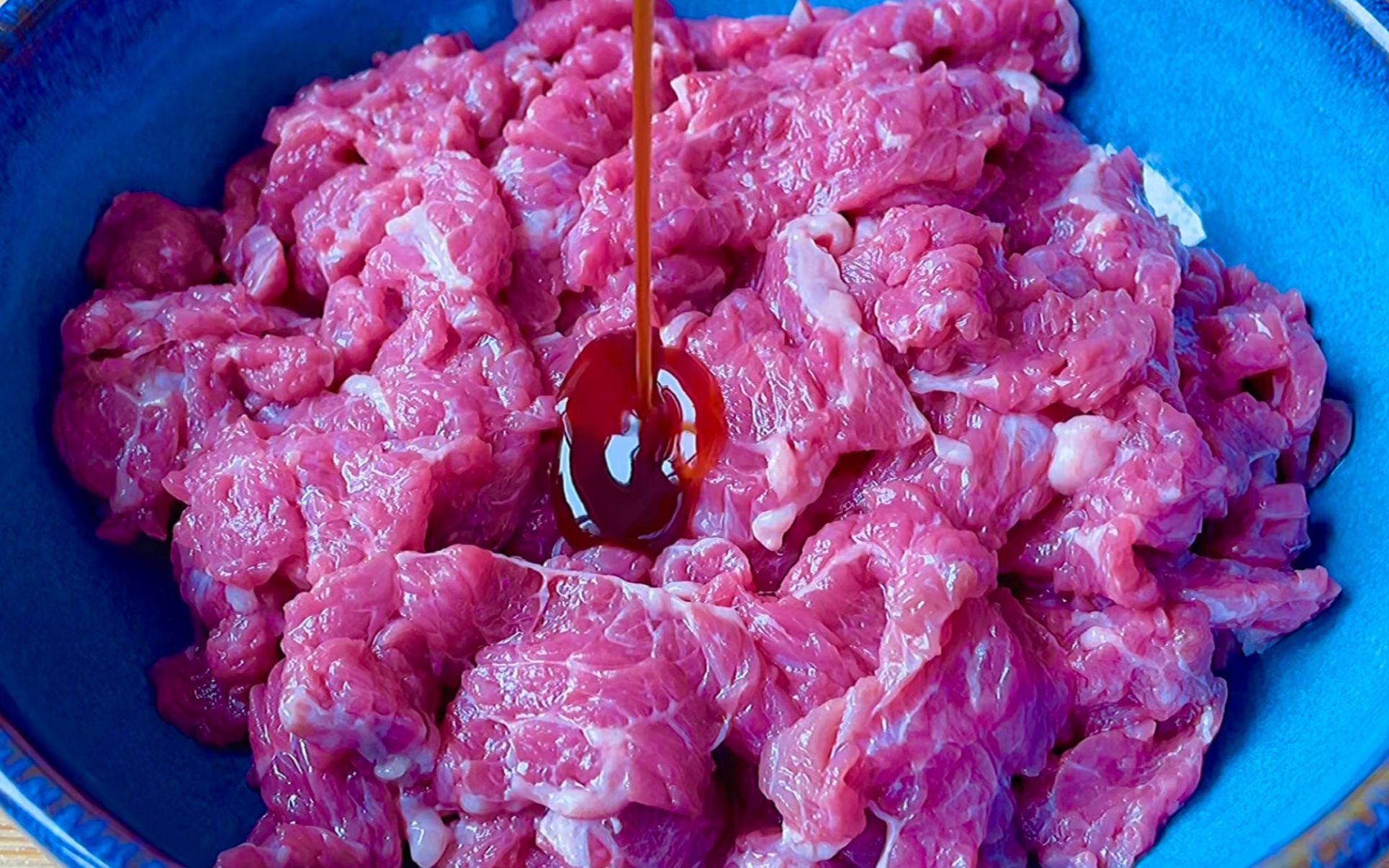 牛肉怎么腌制才嫩，大厨教你一招，不干不柴不塞牙，好吃又入味