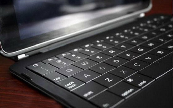 iPad Pro上的三个外部键盘组合