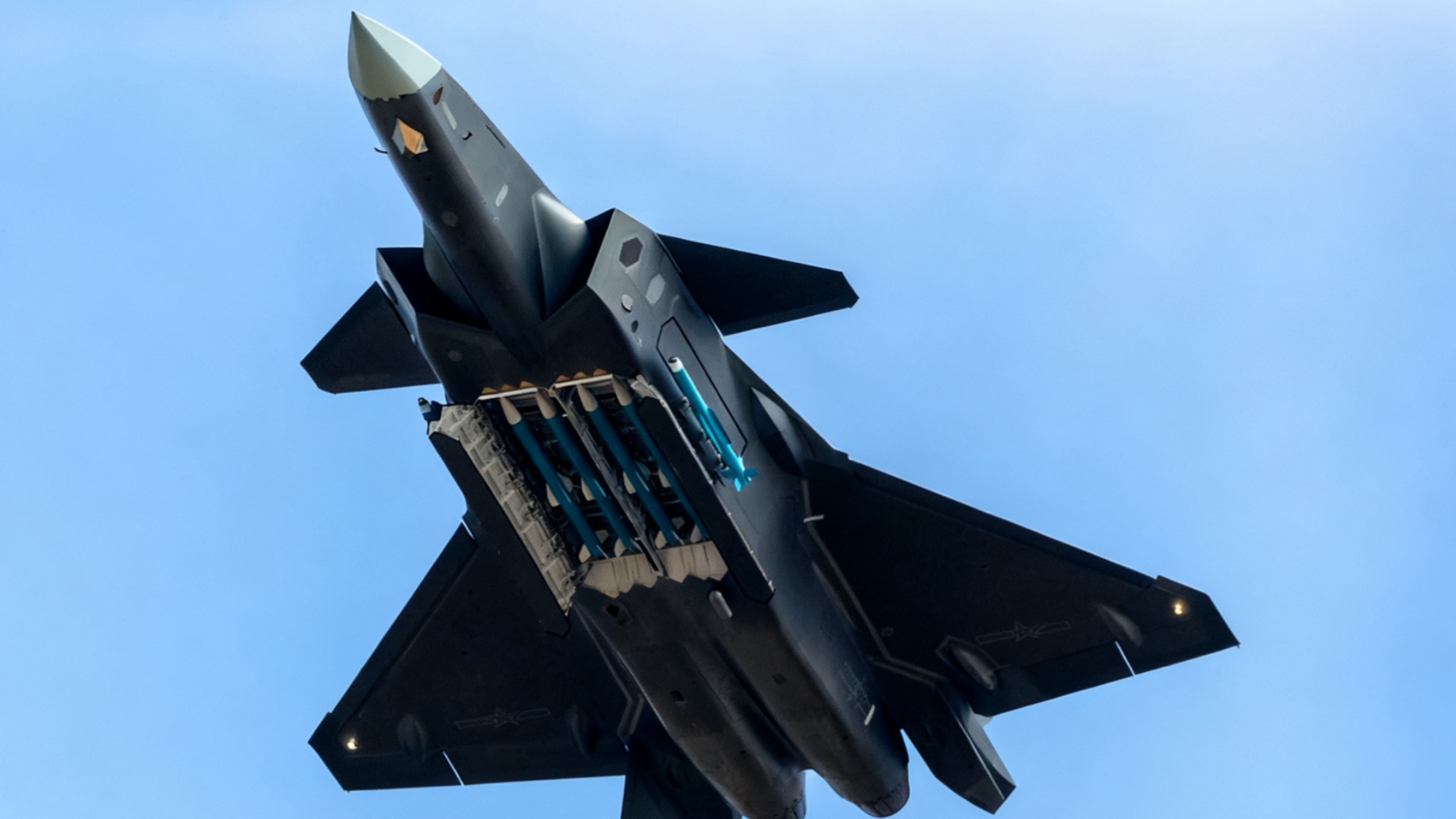 “黑武士歼20A”不只是简单的涂层升级