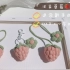 泡芙草莓钥匙扣 车挂 书签 包挂 可爱到哪里面都可以安放呢 手工毛线编织新手视频教程