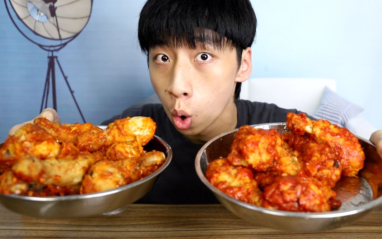5斤鸡腿做韩式炸鸡腿，帅小伙做了满满两大盘吃着太过瘾了！