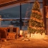 暴风雪天温暖的圣诞小屋，壁炉声与窗外风雪声，放松助眠氛围