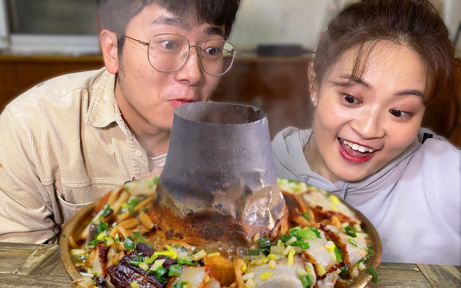 中国水最少的火锅？68元10个菜，偷学骨汤泡饼太绝了！