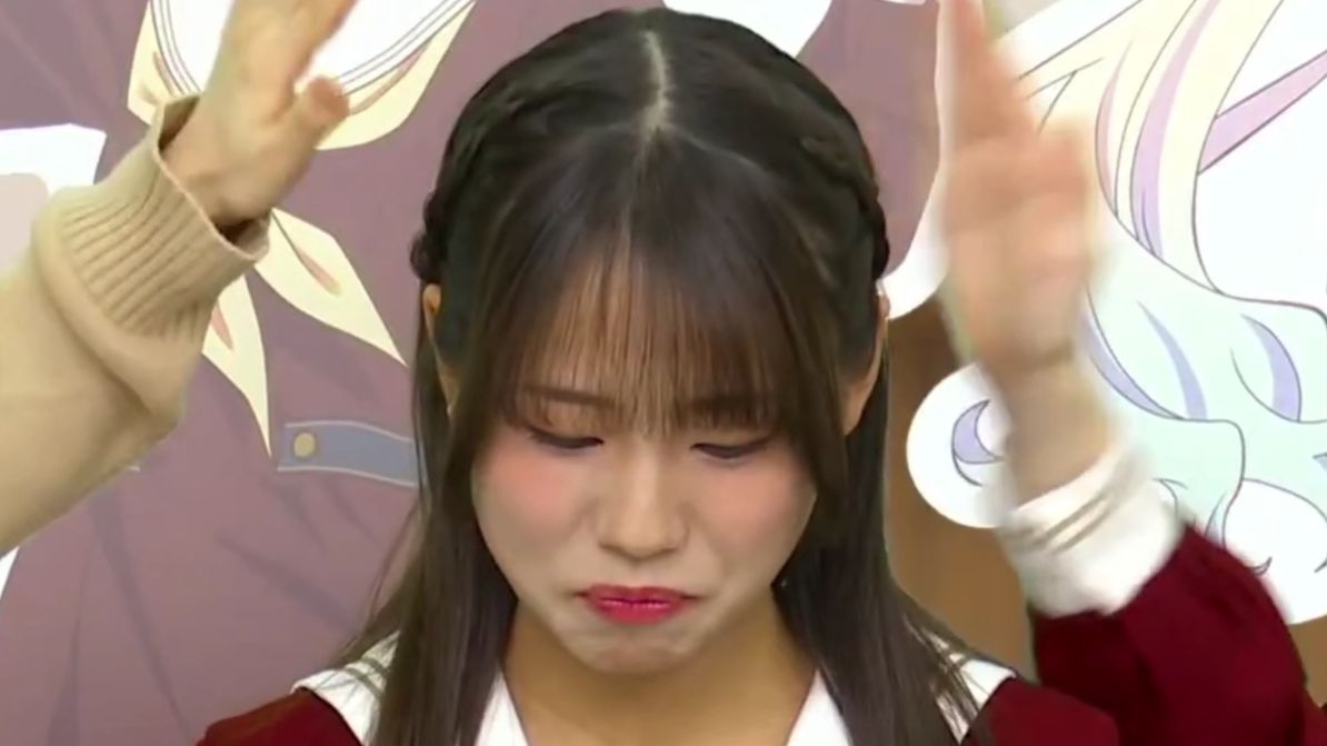 这是莲音游第一2指高手，你敢跟她对视吗