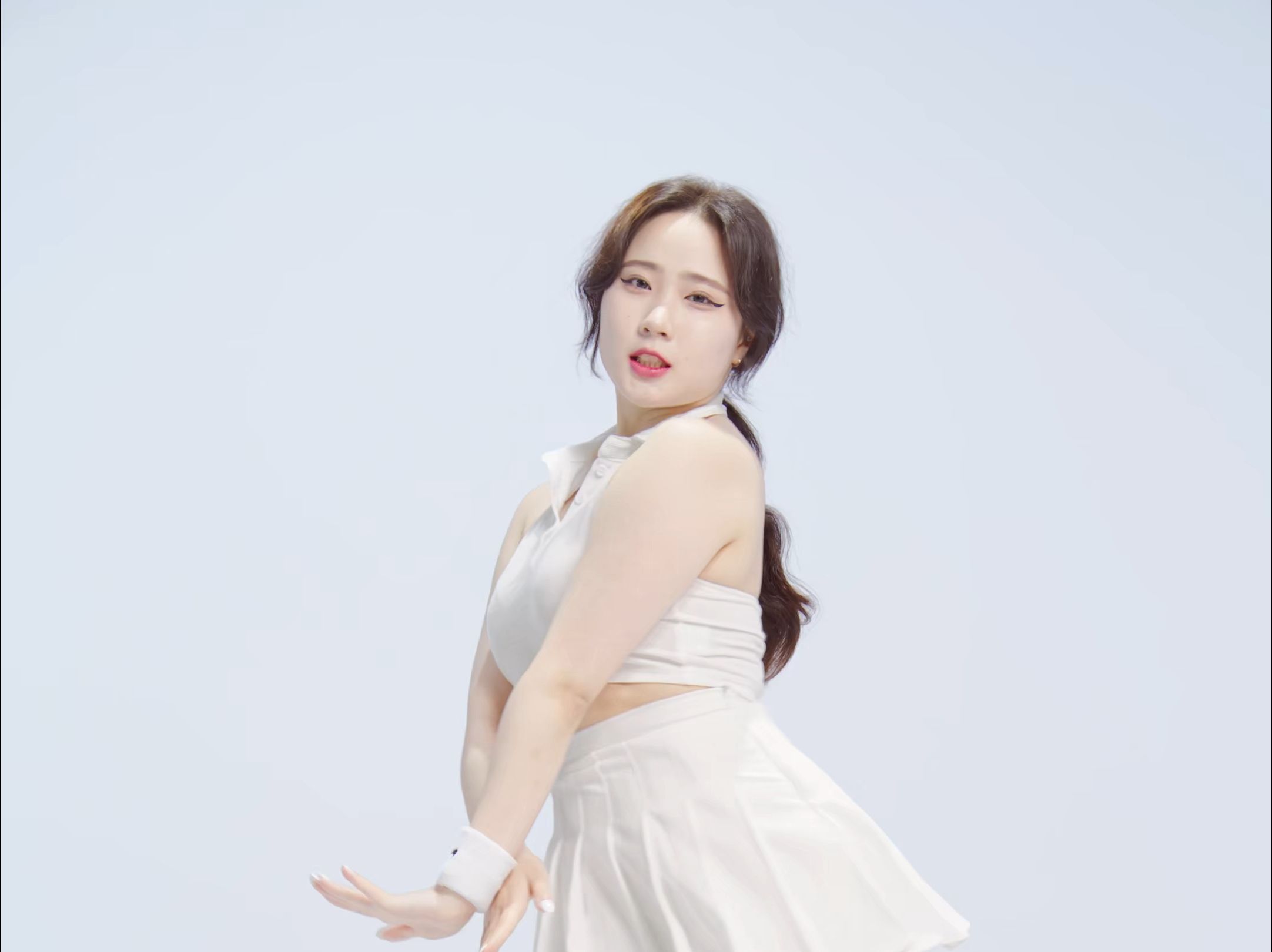 Jung In, Blue Flame, White Dress